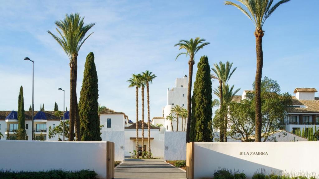 Entrada principal de La Zambra, en Mijas.