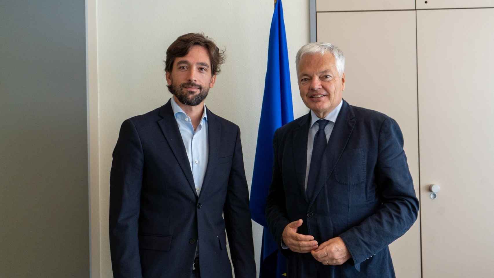 Adrián Vázquez, líder de Cs y de los liberales en el Parlamento Europeo, con el comisario europeo de Justicia, Didier Reynders.