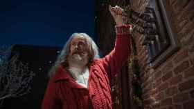 Clip exclusivo de 'La Navidad en sus manos', la comedia familiar donde Santiago Segura interpreta a Papá Noel