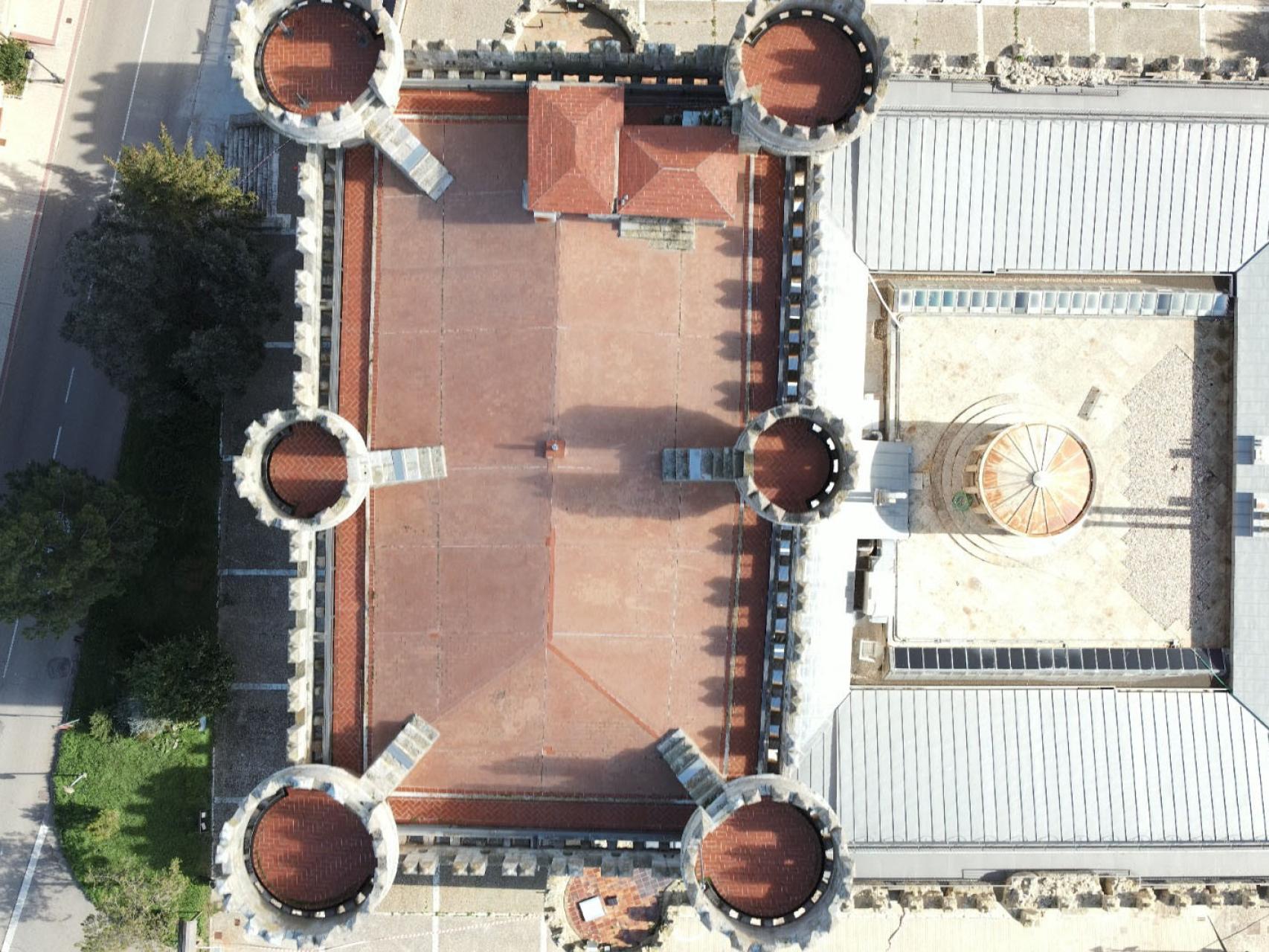 Vista aérea del Castillo de Fuensaldaña con el dron