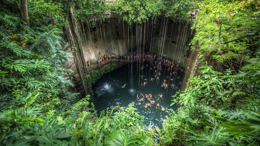 Cenote de Ik Kil.