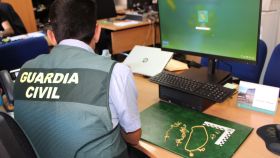 La Guardia Civil tras recuperar unas joyas que habían sido robadas