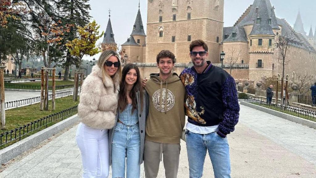 William Levy  y Elizabeth Gutiérrez, junto a sus hijos en Segovia