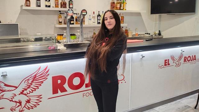 Alba en su nuevo Bar El Águila Roja