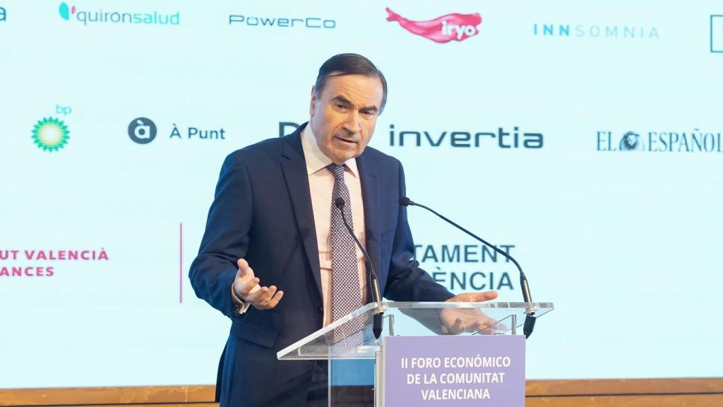 Pedro J. Ramírez, presidente ejecutivo y director de EL ESPAÑOL, durante su intervención en la inauguración del II Foro Económico de la Comunitat Valenciana 'La atracción económica del Mediterráneo'.