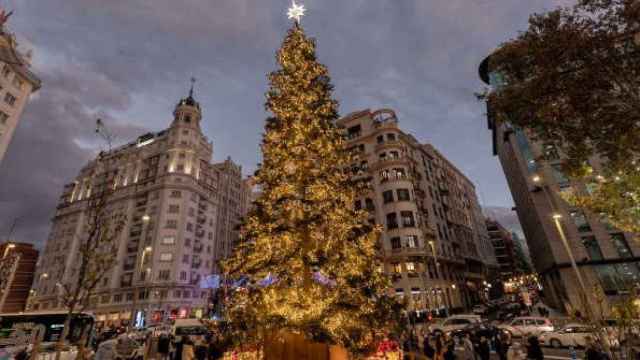 Un árbol de Navidad en Plaza de España.