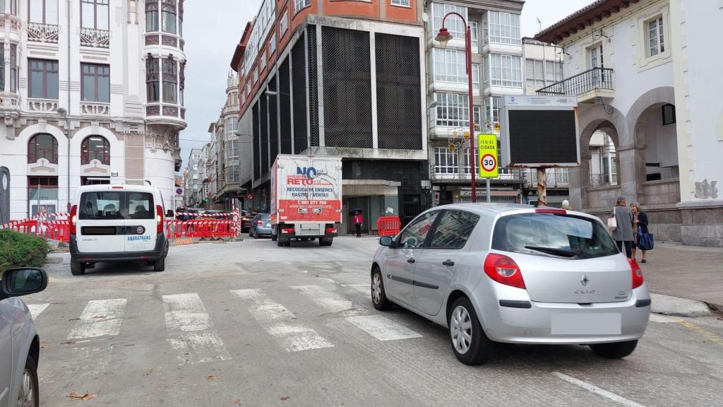 Ferrol reabre al tráfico rodado el tramo de Correos, en la plaza de Galicia de Ferrol