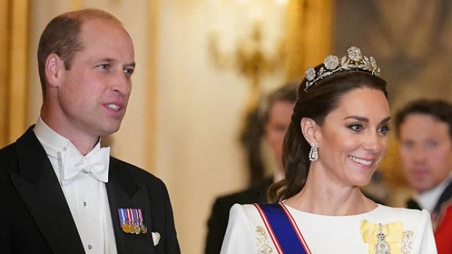 La Princesa de Gales, junto al Príncipe William, en la cena de gala.