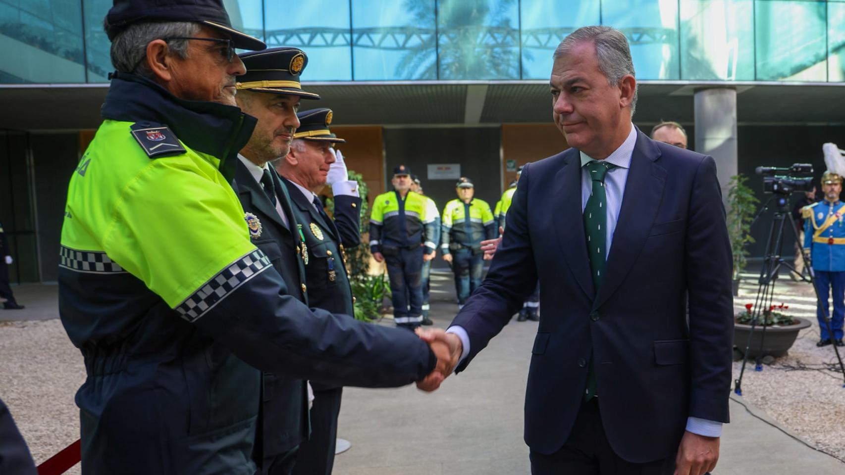 El alcalde José Luis Sanz, en un acto con la Policía Local de Sevilla.