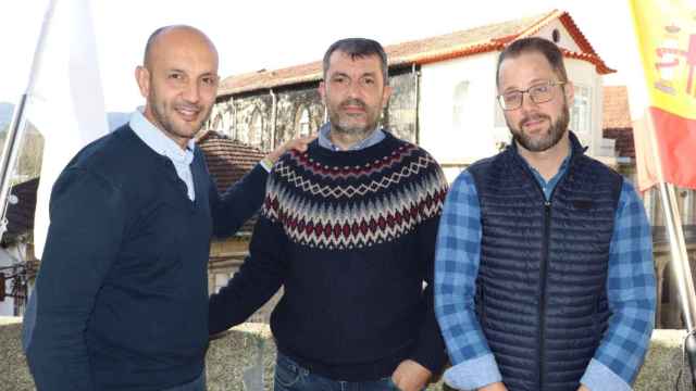 Alejandro Lorenzo, alcalde de O Porriño; Fernando Godoy Maceira, del Grupo Godoy e Iván Suárez, presidente de Aje Vigo.