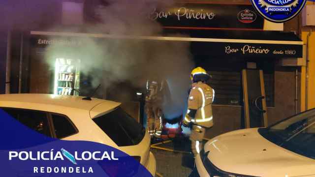 Un incendio en un bar de Redondela (Pontevedra) obliga a desalojar un edificio