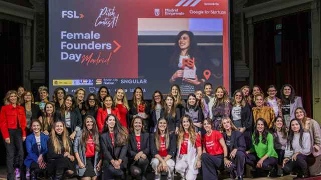 Foto de todo el equipo y comunidad de Female Startups Leaders.