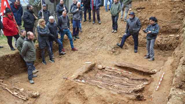 Imagen de la exhumación de la fosa común en el cementerio de Berriozar en Navarra.