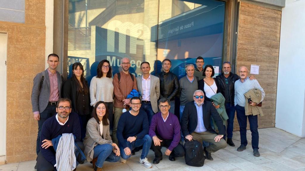 Participantes de la jornada 'Agua y Energía'; a la izquierda y en la fila de abajo, Miguel Ángel Pardo.