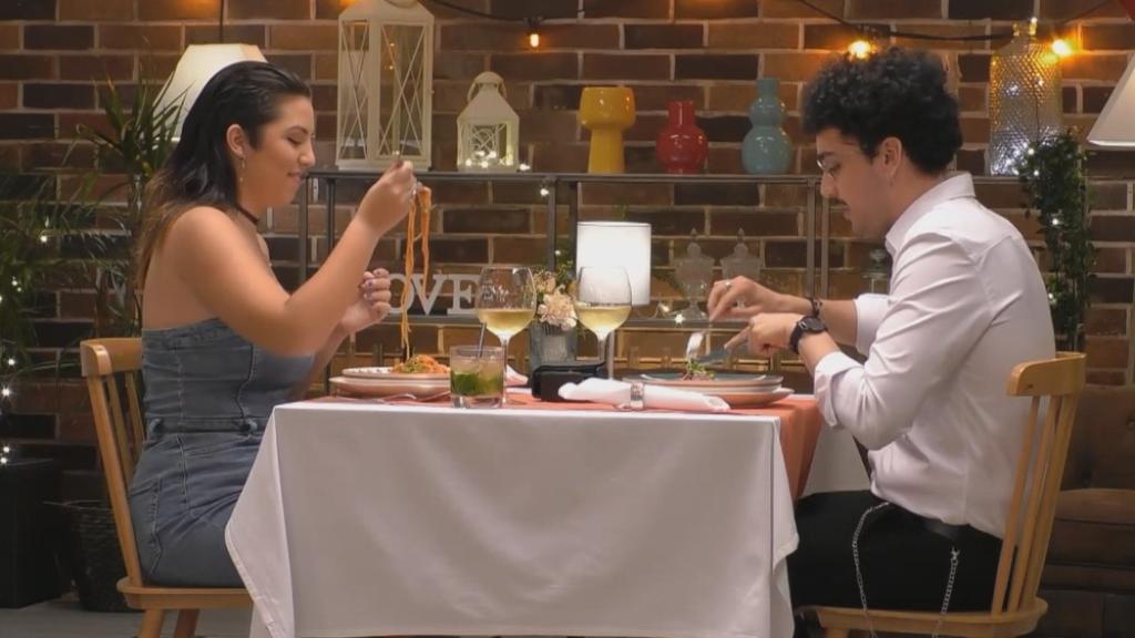 María y Lorenzo durante su cita en 'First Dates'.