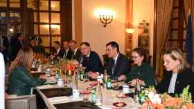El presidente del Gobierno, Pedro Sánchez, en Jerusalén este jueves reunido con la directora de la Comisión de víctimas de Hamás, Cochav Elkayam Levy.