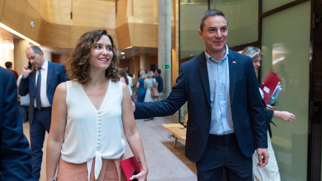 La presidenta de la Comunidad de Madrid, Isabel Díaz Ayuso y el portavoz del PSOE en la asamblea madrileña, Juan Lobato.