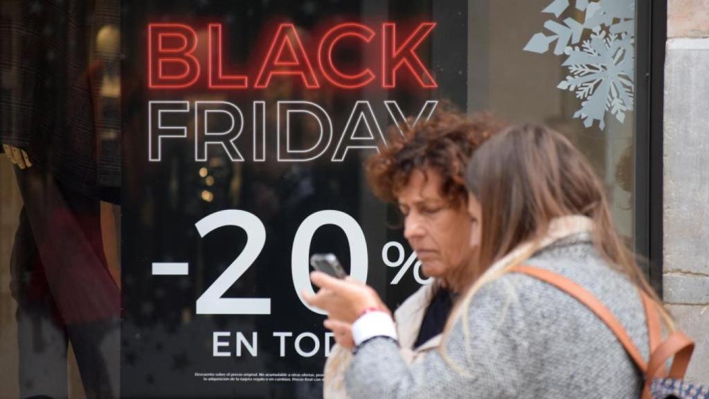 Un escaparate durante el Black Friday.