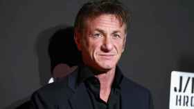 Sean Penn elogia a Matthew Perry por hablar abiertamente de sus adicciones: Dio mucha alegría con su talento