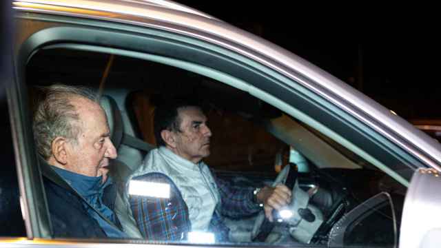 El Rey Emérito Juan Carlos llega a la casa de Pedro Campos, a 20 de noviembre de 2023, en Sanxenxo, (Pontevedra).
