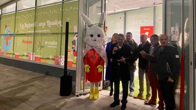 Inauguración de la recogida solidaria de juguetes de Vialia Vigo.