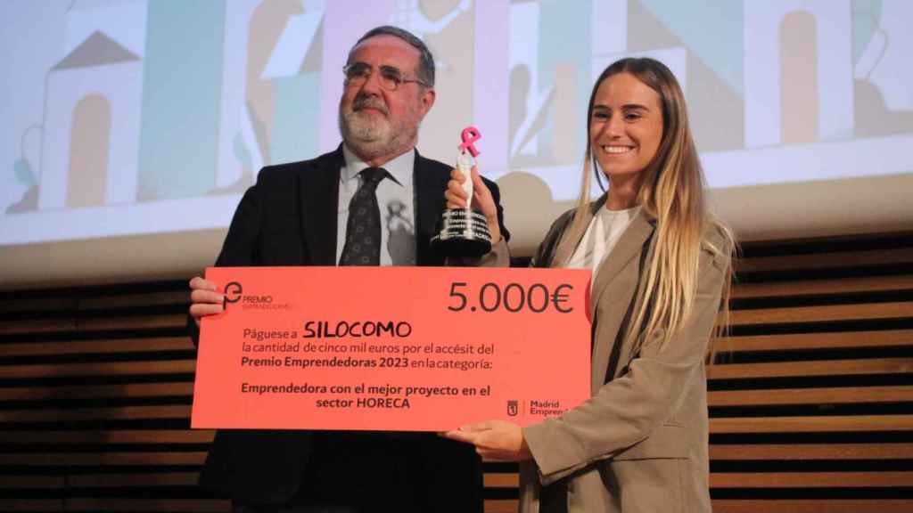 La CEO de Silocomo recoge el premio concedido el pasado septiembre por el Ayuntamiento de Madrid.