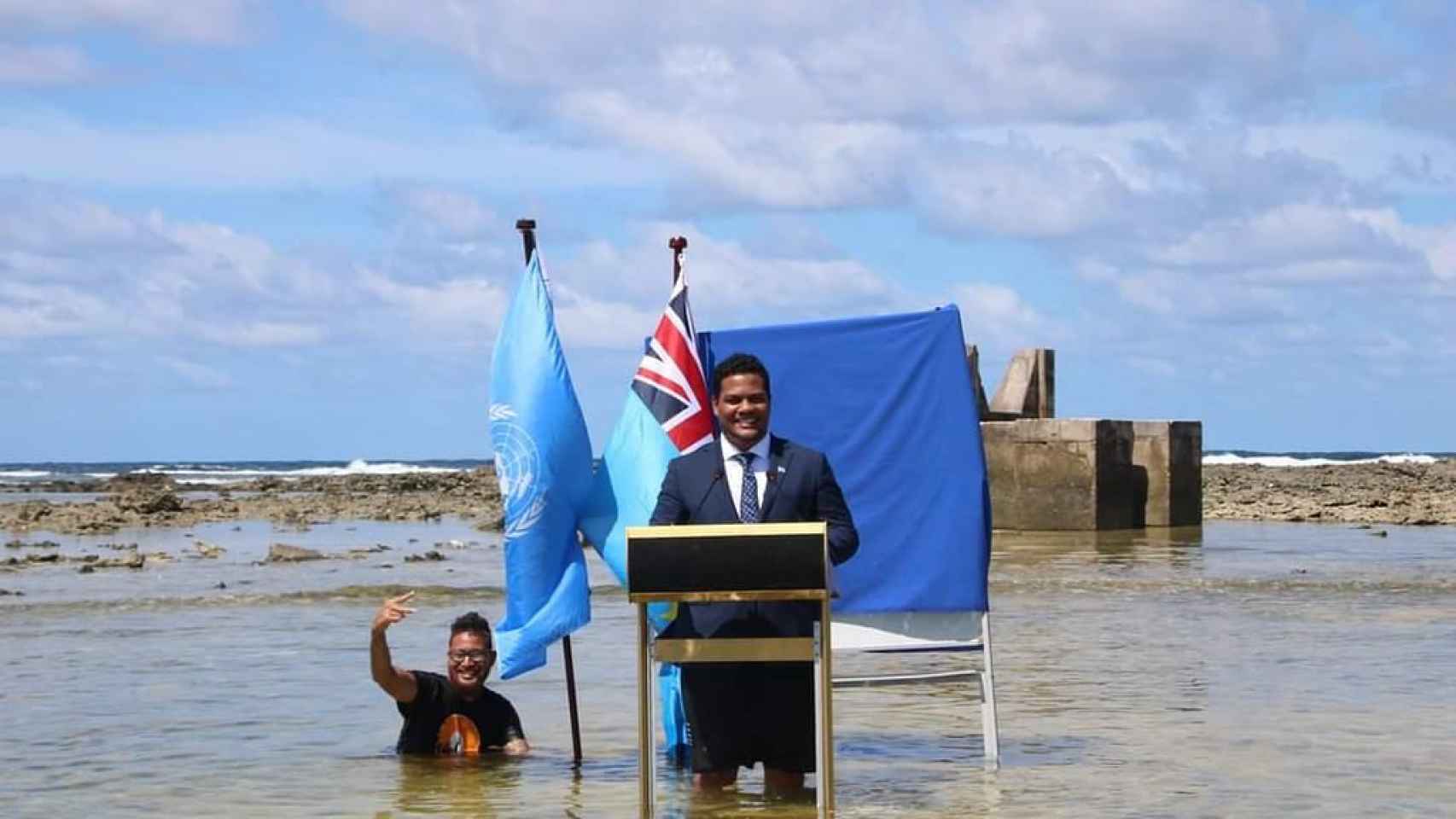 Simon Kofe, ministro de Justicia, Comunicación y Relaciones Exteriores de Tuvalu, en su intervención en la COP 26 de 2021.