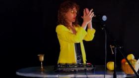 La almeriense en uno de sus espectáculos donde fusiona poesía con música electrónica