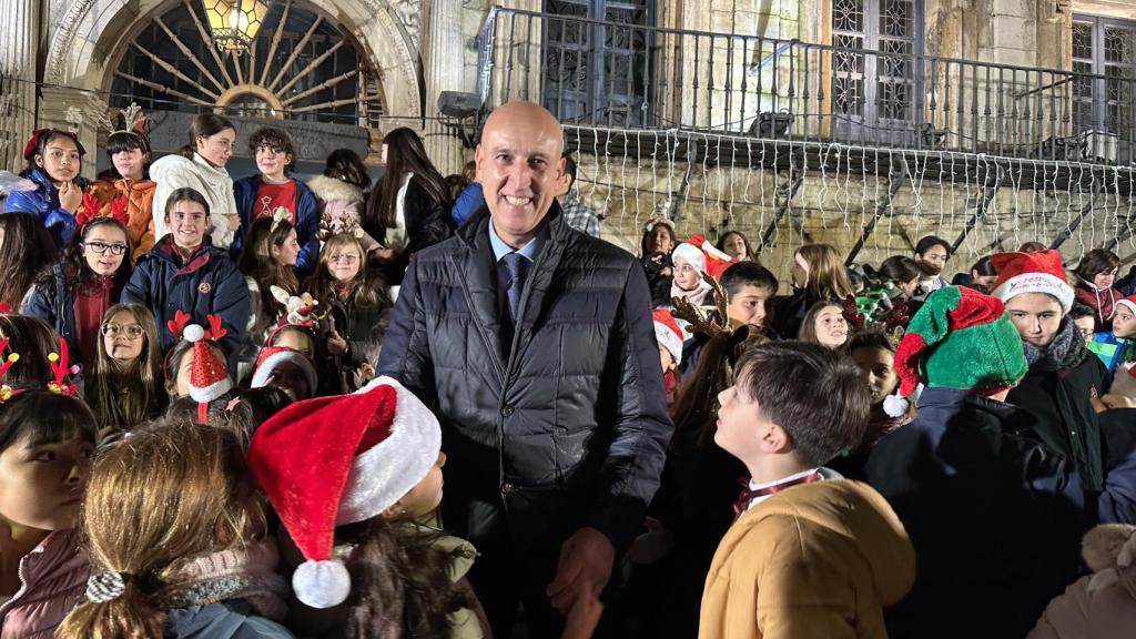 El alcalde de León enciende el alumbrado navideño