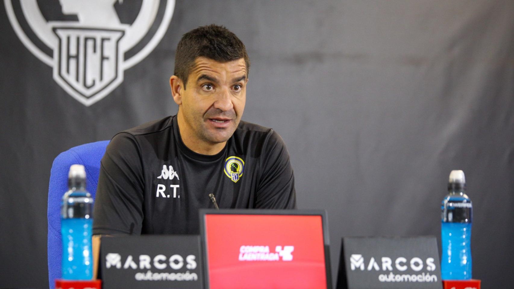 El entrenador del Hércules en rueda de prensa.