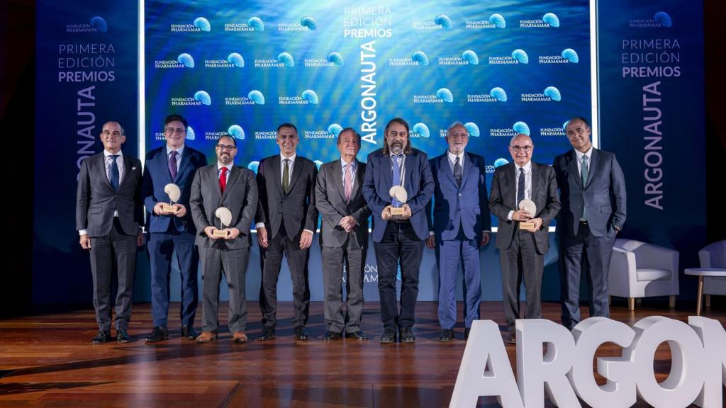 Foto de familia de los premiados en la primera edición de los Premios Argonauta Fundación PharmaMar.