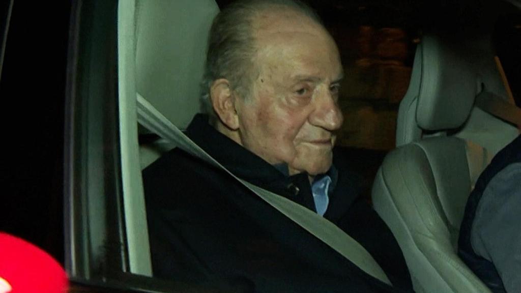 El emérito Juan Carlos este pasado lunes al llegar al aeropuerto de Vigo.