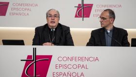 El secretario general de la CEE, Francisco César García, y el director de la Oficina de Información de la CEE, José Gabriel Vera.