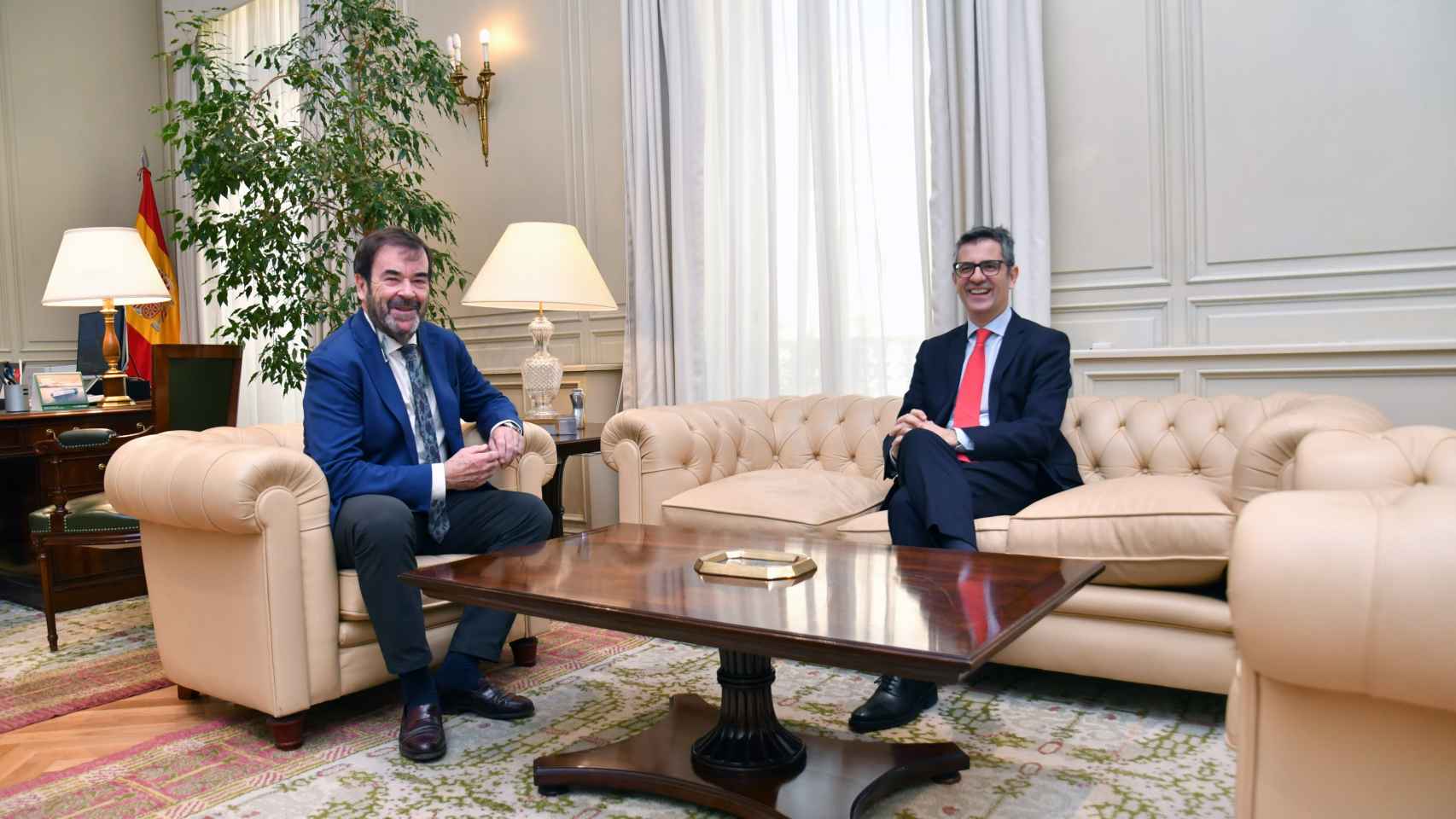 El ministro Bolaños y el presidente suplente del CGPJ, Vicente Guilarte, en su entrevista de este viernes./