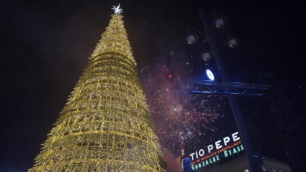 Puerta del Sol durante el encendido de las luces de Navidad, este jueves.