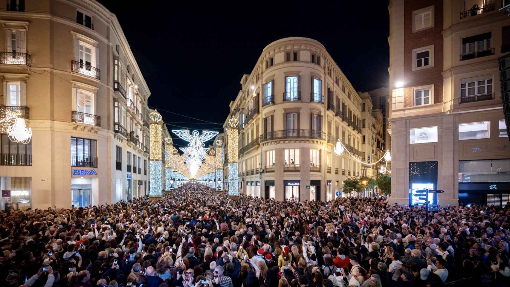Imágenes del encendido de las luces de Navidad en la calle Larios de Málaga.