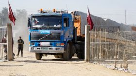 La ayuda humanitaria empieza a entrar en la Franja de Gaza tras el acuerdo de tregua