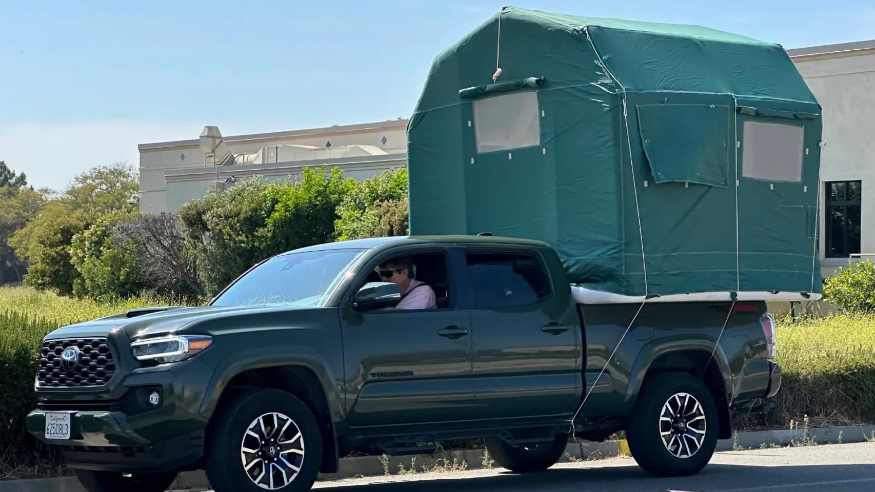 Este invento es a la vez remolque, caravana y tienda de campaña para hacer  camping con lo mínimo desde 13.495 euros