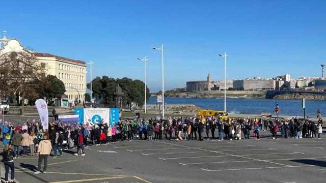 A Coruña forma un gran lazo por el Día por la Eliminación de la Violencia contra las Mujeres