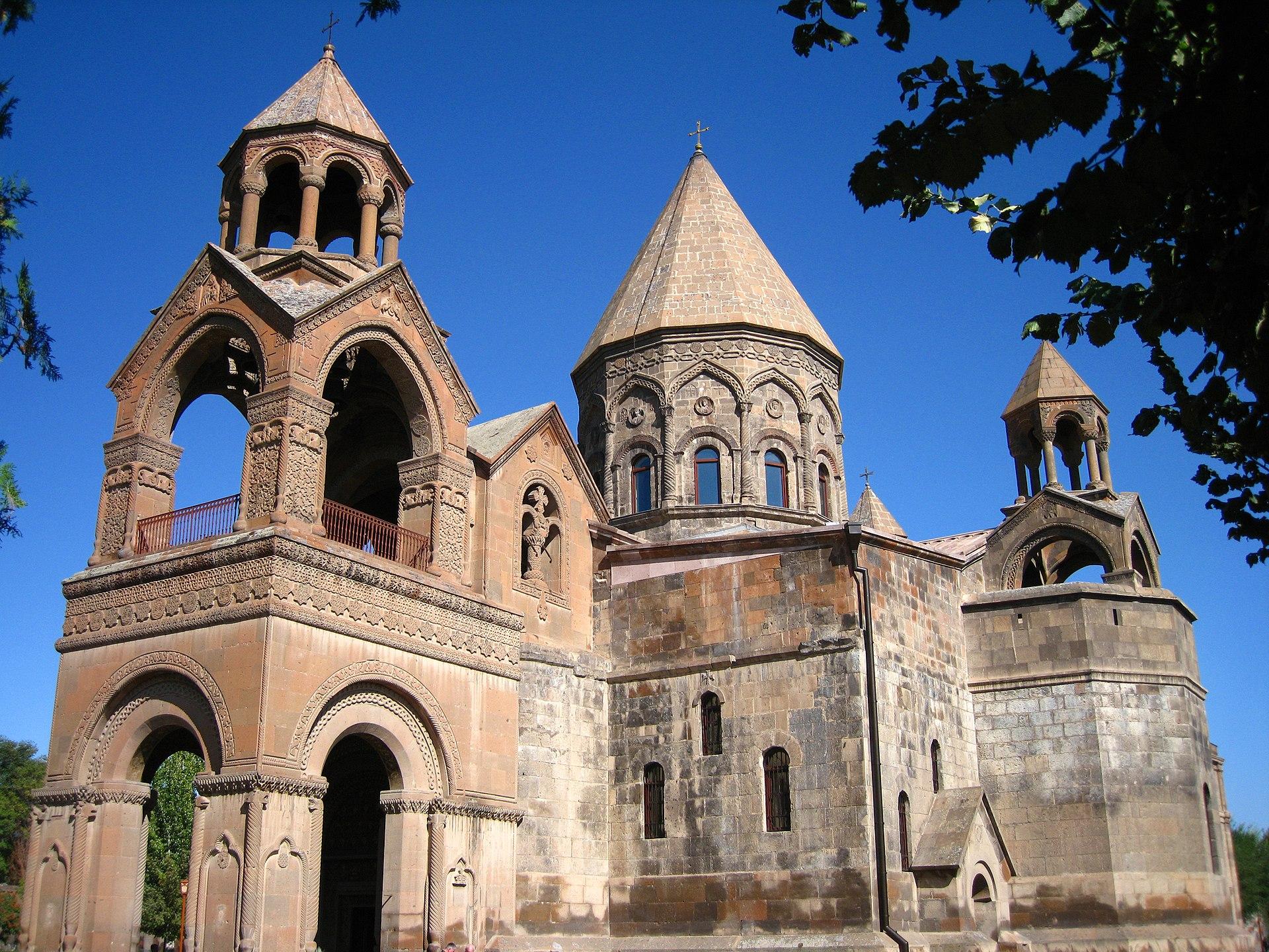 Catedral de Ejmiatsin. https://es.wikipedia.org/