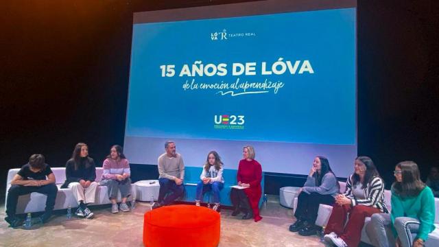 Dos antiguas alumnas de San Sadurniño (A Coruña), en el aniversario del proyecto musical Lóva