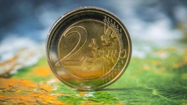 Cuidado con las monedas de 2 euros que circulan por España: la Guardia Civil avisa de una nueva estafa