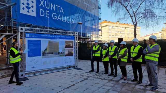 Un momento de la visita de los representantes autonómicos al nuevo inmueble.