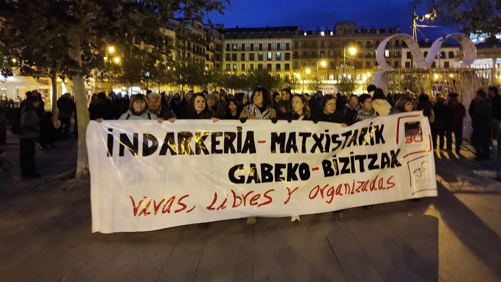 Manifestación convocada en Pamplona por el movimiento feminista para conmemorar el Día Internacional para la Eliminación de la Violencia contra las Mujeres.