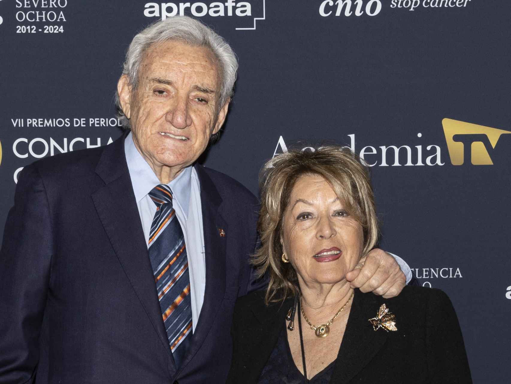 Luis del Olmo junto a su esposa, Mercedes, en un acto público en Madrid, el pasado mes de marzo.