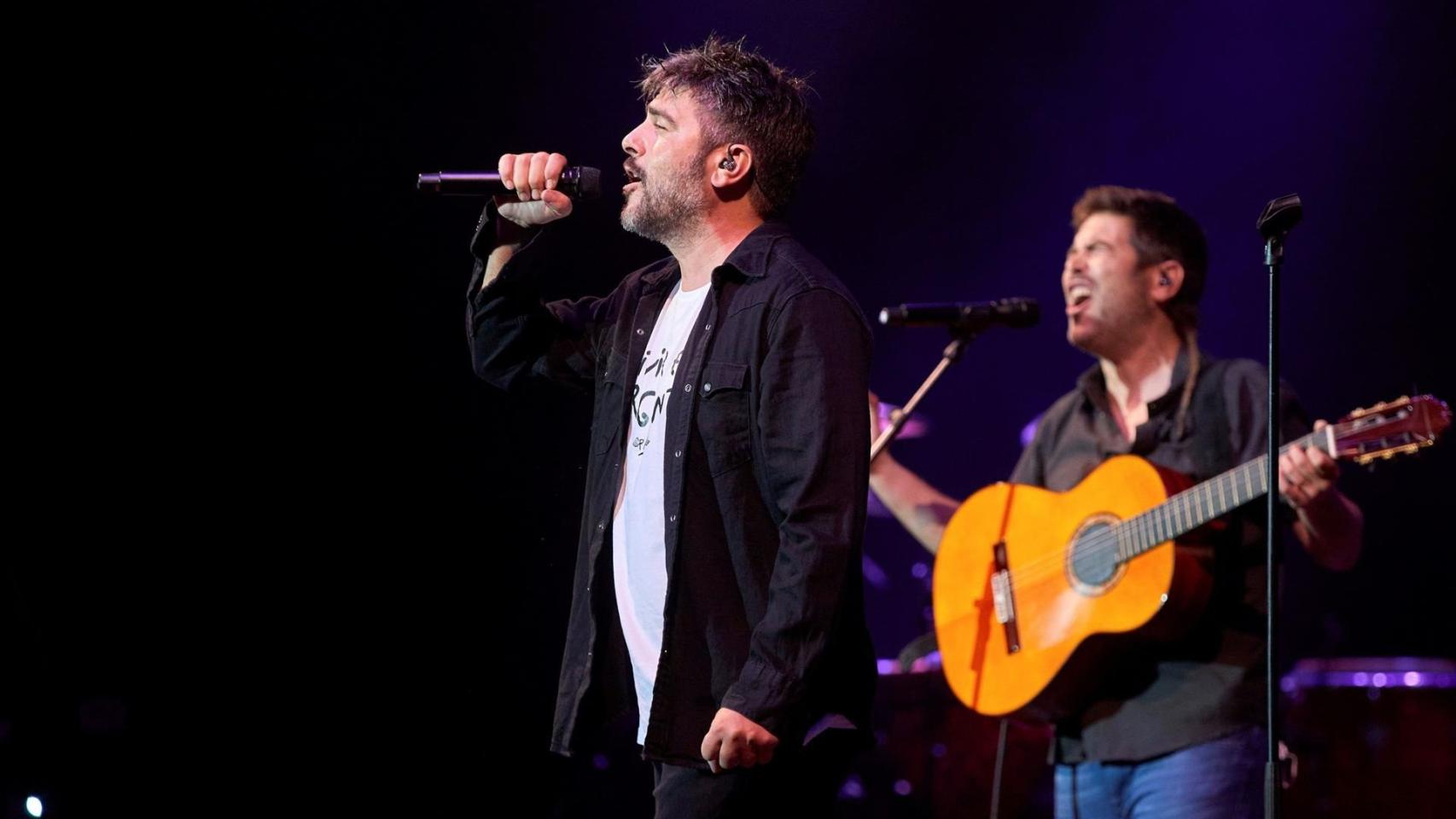 Imagem de um concerto da Estopa.