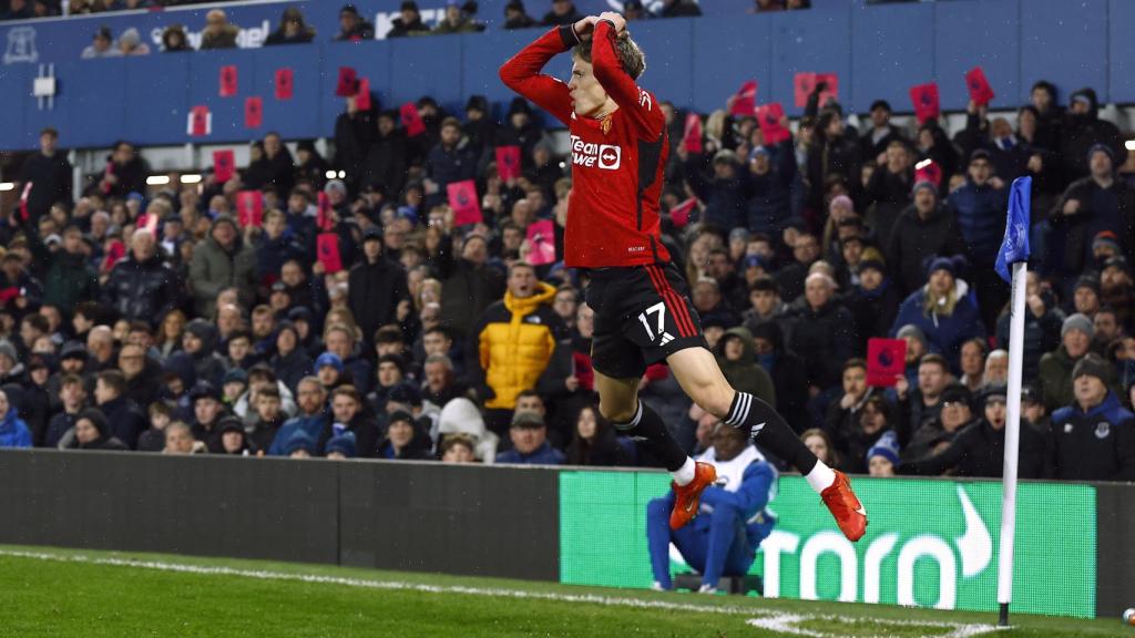 Garnacho celebra su golazo ante el Everton.