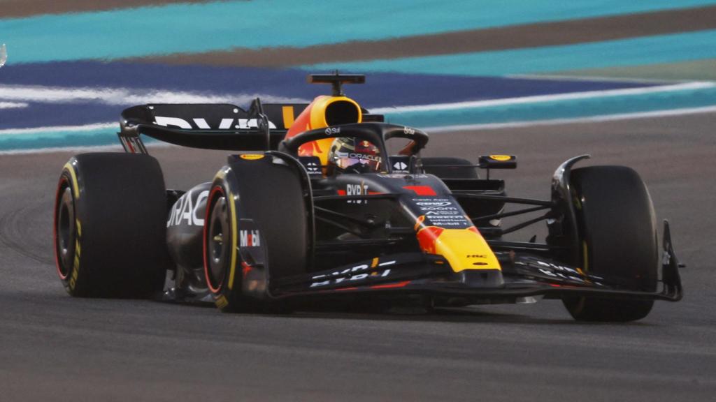 Max Verstappen, al frente del GP de F1.