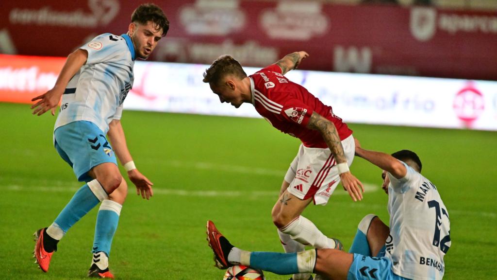 Los jugadores del Málaga CF en el partido contra el Real Murcia.