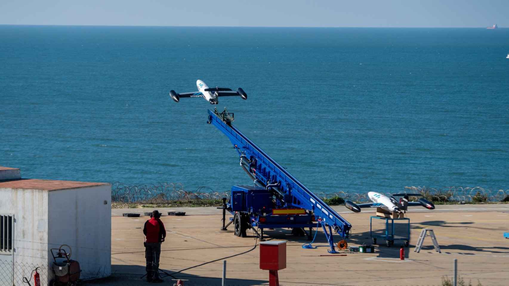 Lanzamiento de un dron para las pruebas de Auto'Mate desde El Arenosillo